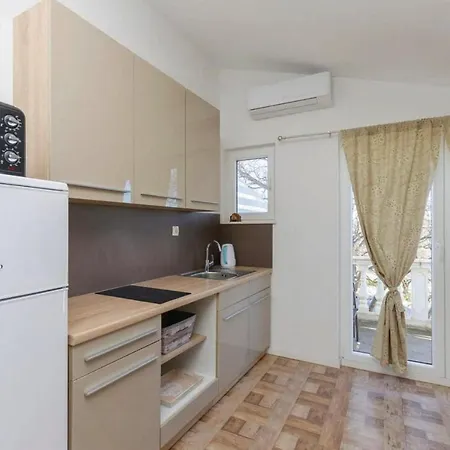 Appartement Fortuna In Pirovac, Close To The Seabeach