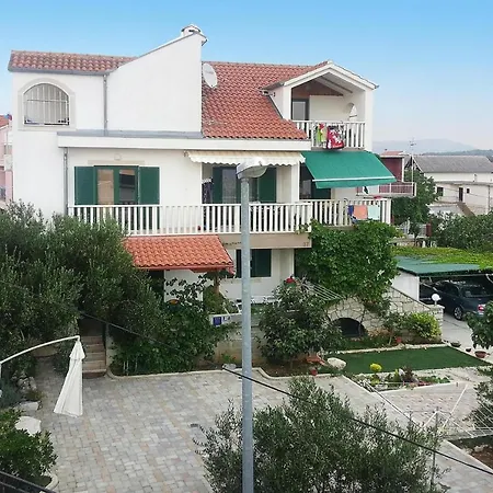 Appartement Fortuna In Pirovac, Close To The Seabeach *